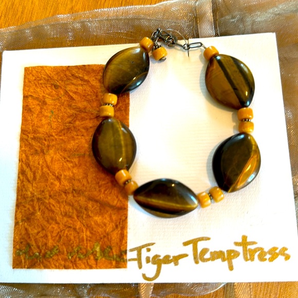 TIGER TEMPTRESS Tiger Eye Bracelet - Picture 2 of 3